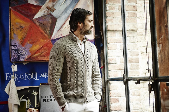 The model wears the cable pure cashmere full zip with alcantara profile